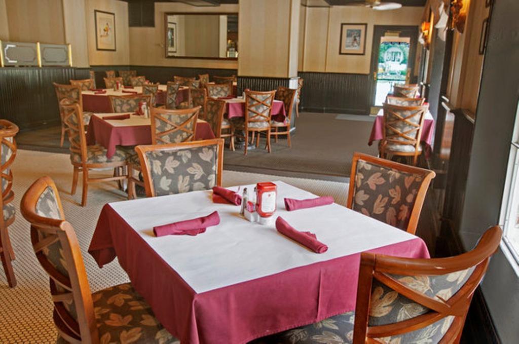 Hotel Williamsburg Hospitality House Restaurant photo